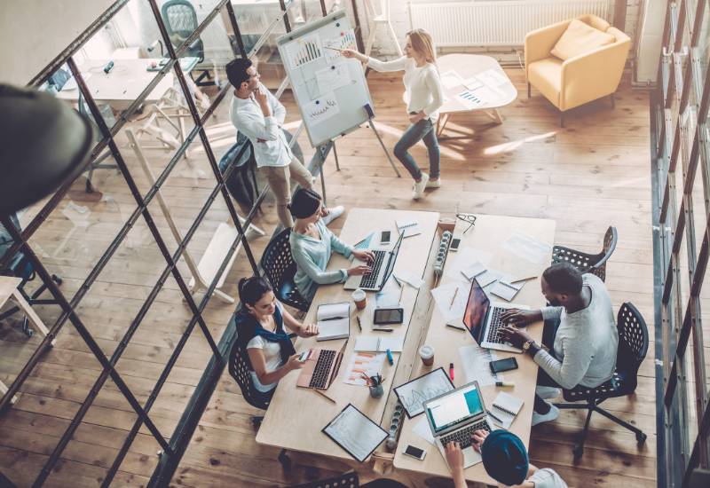 Agencer un local professionnel : 7 idées pour optimiser l’espace dans vos bureaux ou commerces